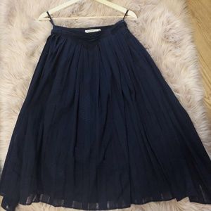Blue patterned pleated skirt